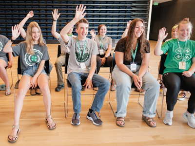 4-H members raising their hands at 4-H Pre-Congress