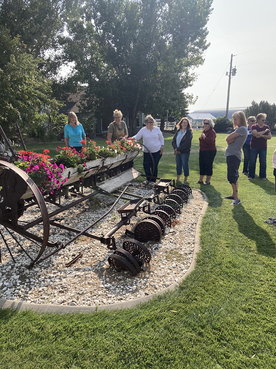 Yard and garden tour hosted by the Prairie County Homemakers